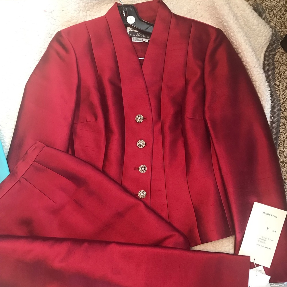 Women’s Spring Suits - Picture 4 of 7